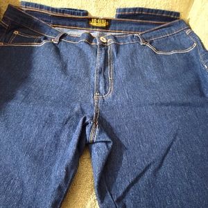 PRICE REDUCED Be-girl NWOT size 20 women's blue jeans Plus size